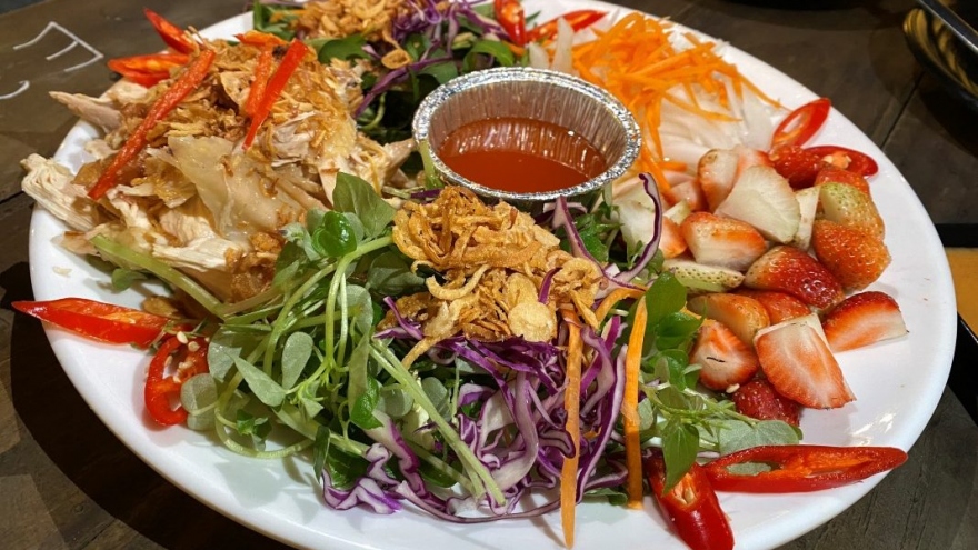 Da Lat’s fresh take: Strawberry chicken salad